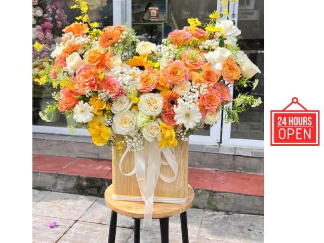 lang-hoa-khai-truong-sang-trong-tong-mau-vang-lht01-cua-hang-hoa-tuoi-kt-nhan-bach-mai-ha-noi.jpg