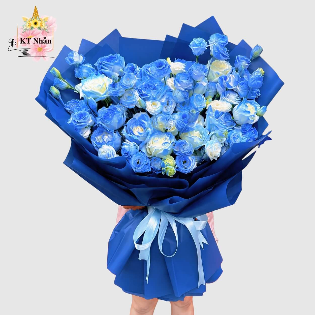bo-hoa-chuc-mung-tong-xanh-coban-bht020-cua-hang-hoa-tuoi-kt-nhan-bach-mai-ha-noi