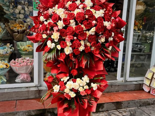 ke-hoa-chuc-mung-tong-do-kht010-cua-hang-hoa-tuoi-kt-nhan-bach-mai-ha-noi