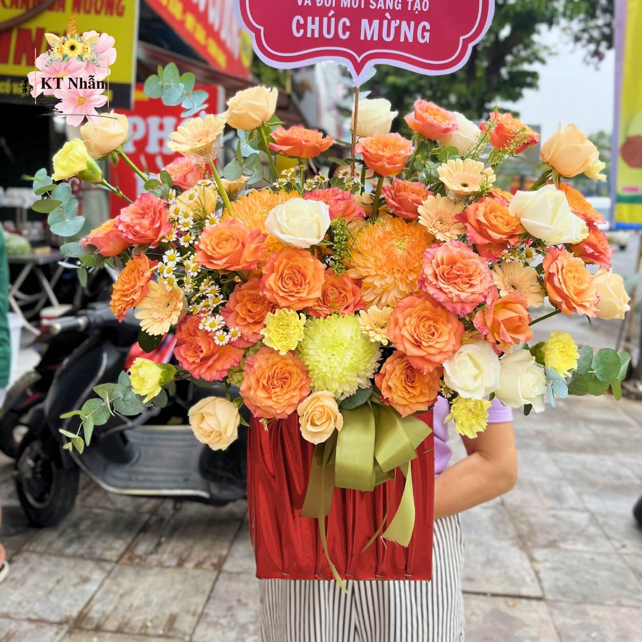 lang-hoa-chuc-mung-tong-cam-lht02-cua-hang-hoa-tuoi-kt-nhan-bach-mai-ha-noi