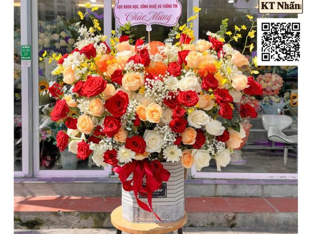 lang-hoa-chuc-mung-lht08-cua-hang-hoa-tuoi-kt-nhan-bach-mai-ha-noi